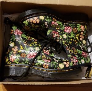 Dr. Marlens woman boots